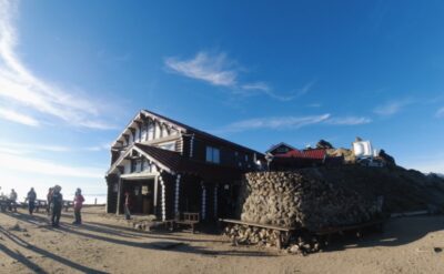 一生に一度は泊まってみたい”燕山荘泊”で北アルプス【燕岳】へ